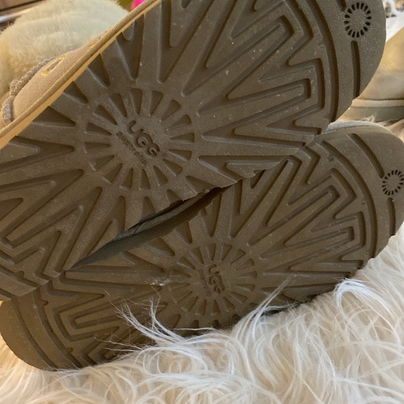 RARE embroidered UGG boots - Picture 9 of 10